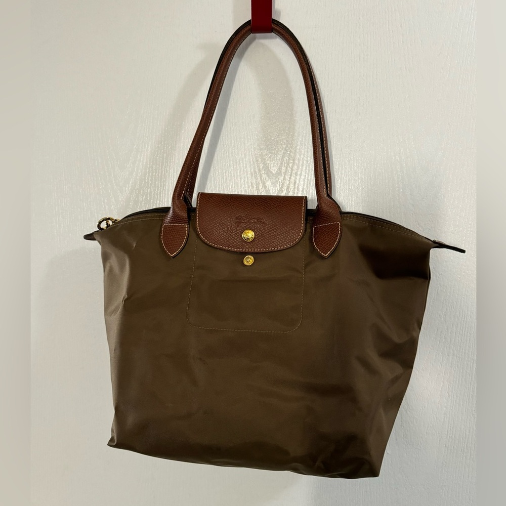 Authentic Longchamp, medium all black shoulder bag (used)